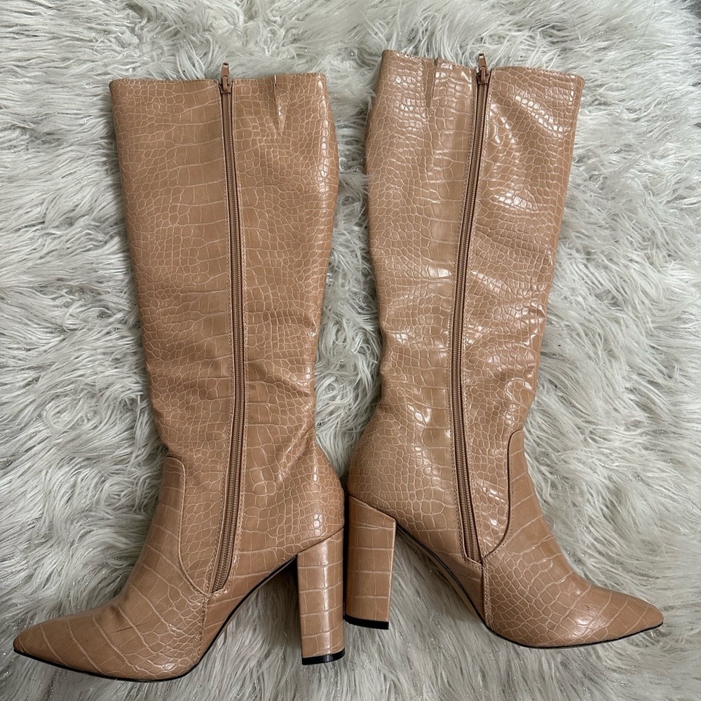 Catherine malandrino Elegant Tan Croc-Embossed Knee-High Boots Sz 7.5 - Picture 2 of 4
